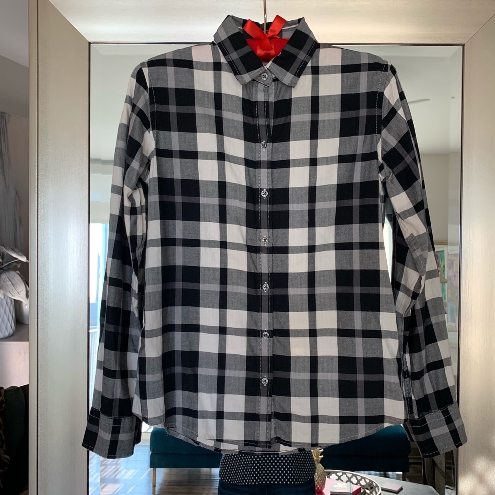 Banana Republic Classic Button Up!